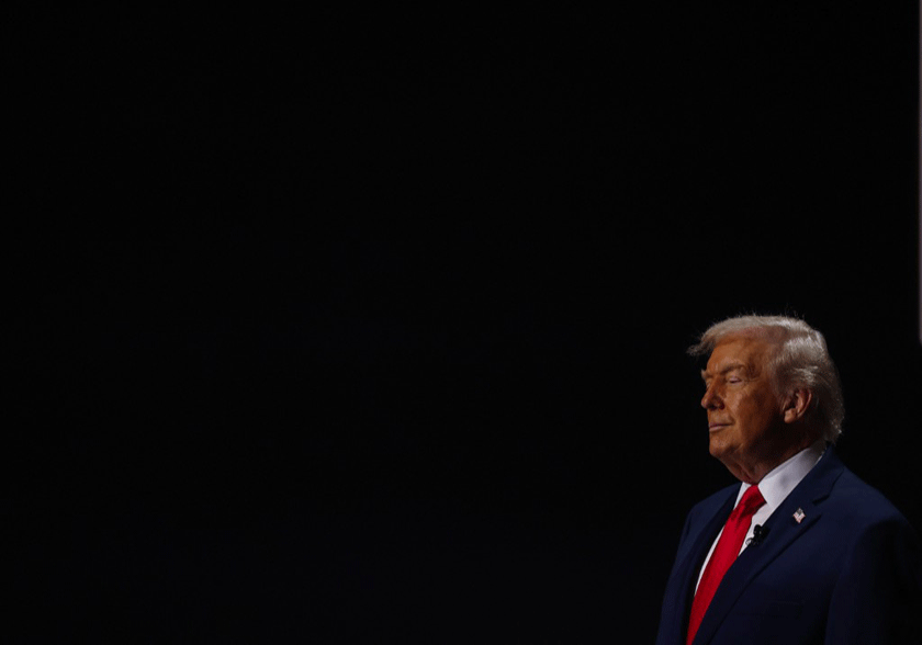 WASHINGTON, DC – 5 DÉCEMBRE : Le président américain Donald Trump assiste au tirage au sort officiel de la Coupe du Monde de la FIFA 2026 - Photo de PATRICK SMITH / GETTY IMAGES NORTH AMERICA / GETTY IMAGES VIA AFP
