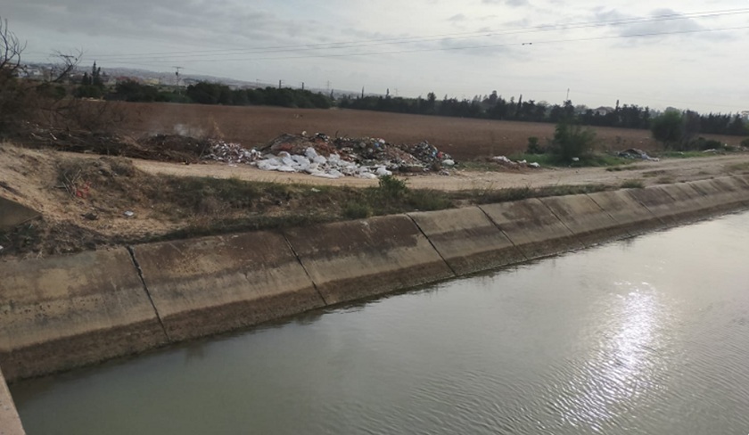 Manouba : une voiture chute dans le canal, un mort et deux blessés